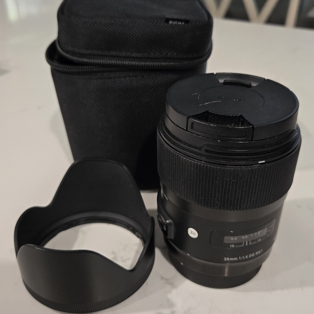 Sigma 35mm f/1.4 DG HSM ART Lens for Canon EOS Cameras With Lens Hood + Pouch